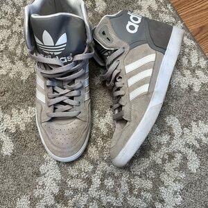 Adidas 9.5 women’s gray
